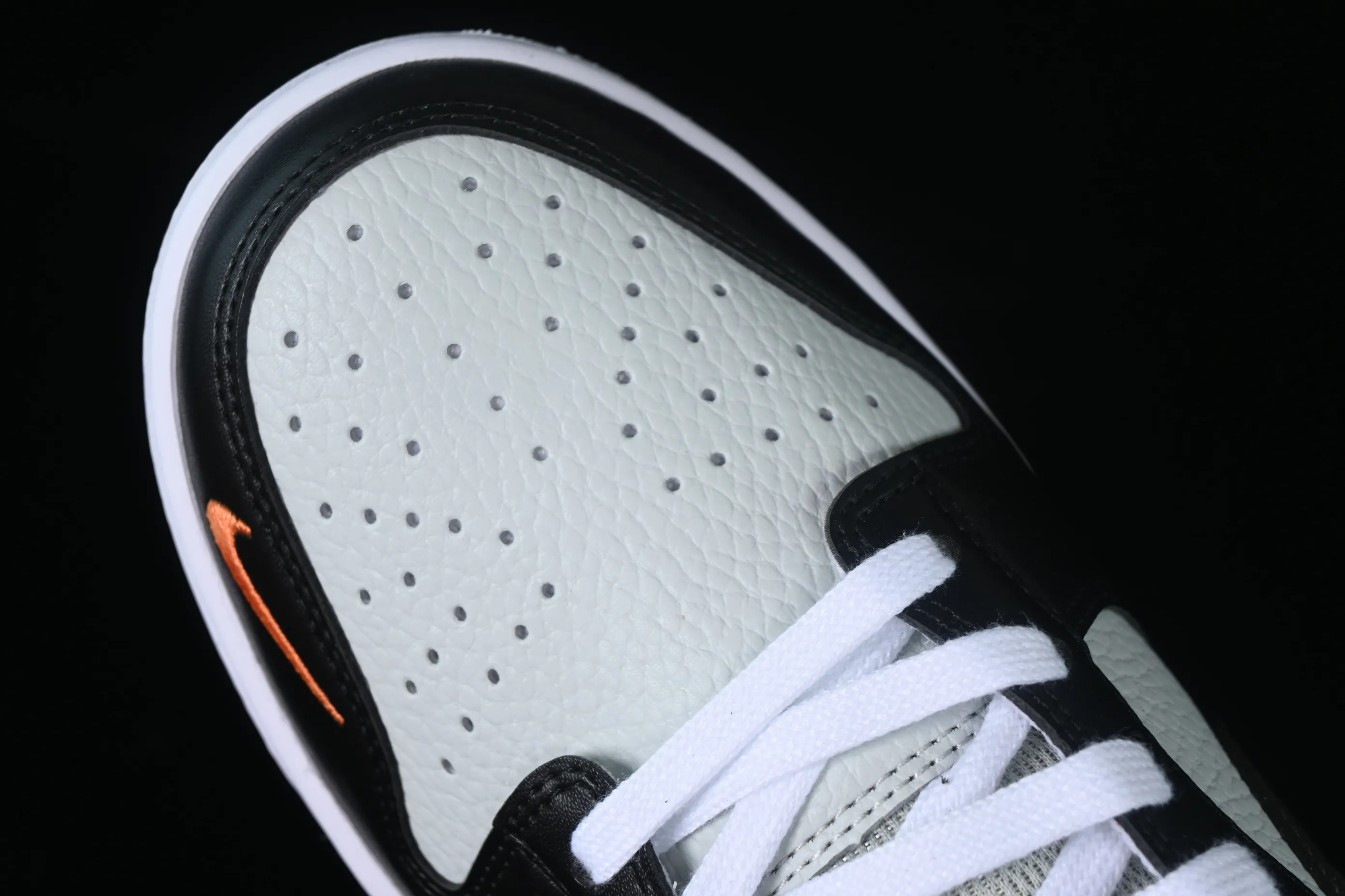 All categories Nk SB Dunk series Nk SB Dunk Low low-top sneakers K version Nk Dunk Low "Mini Orange Swoosh" SB low-top sports and leisure sneakers FN7808-001